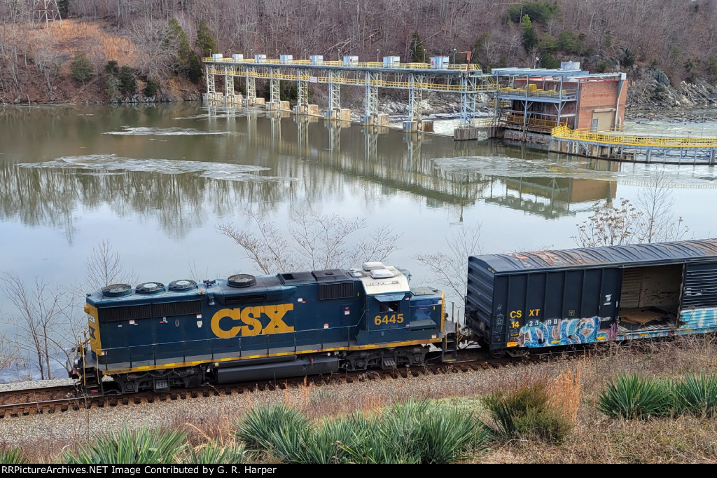 CSXT 6445 LHF on local L20626 heads west past thin ice breaking up following the Christmas weekend deep freeze.